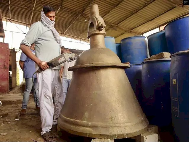 2100 Kg bell for Ram Mandir Crafted By A Muslim Craftsman, IQBAL, In Jalesar In ETAH District