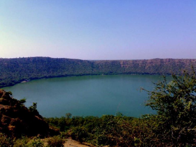 A Meteor Crater Lake