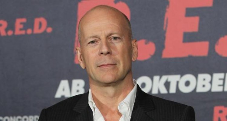 Bruce Willis gets kicked out of LA pharmacy for not wearing a mask; Says it was an ‘error in judgment’