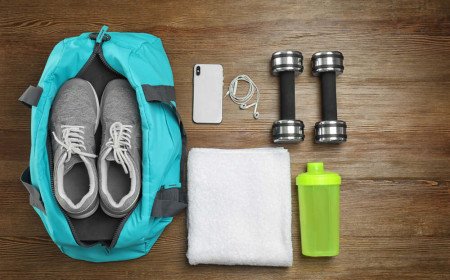 7 Must-Have Gym Bag Essentials : Beginners Guide