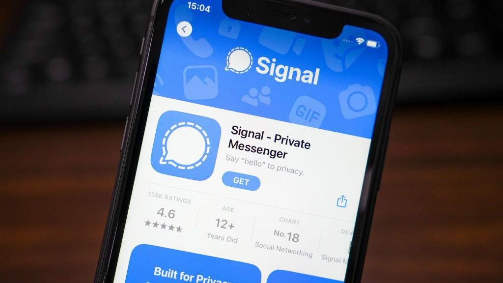 What Is Signal? The Best and Most Secure Messaging App.