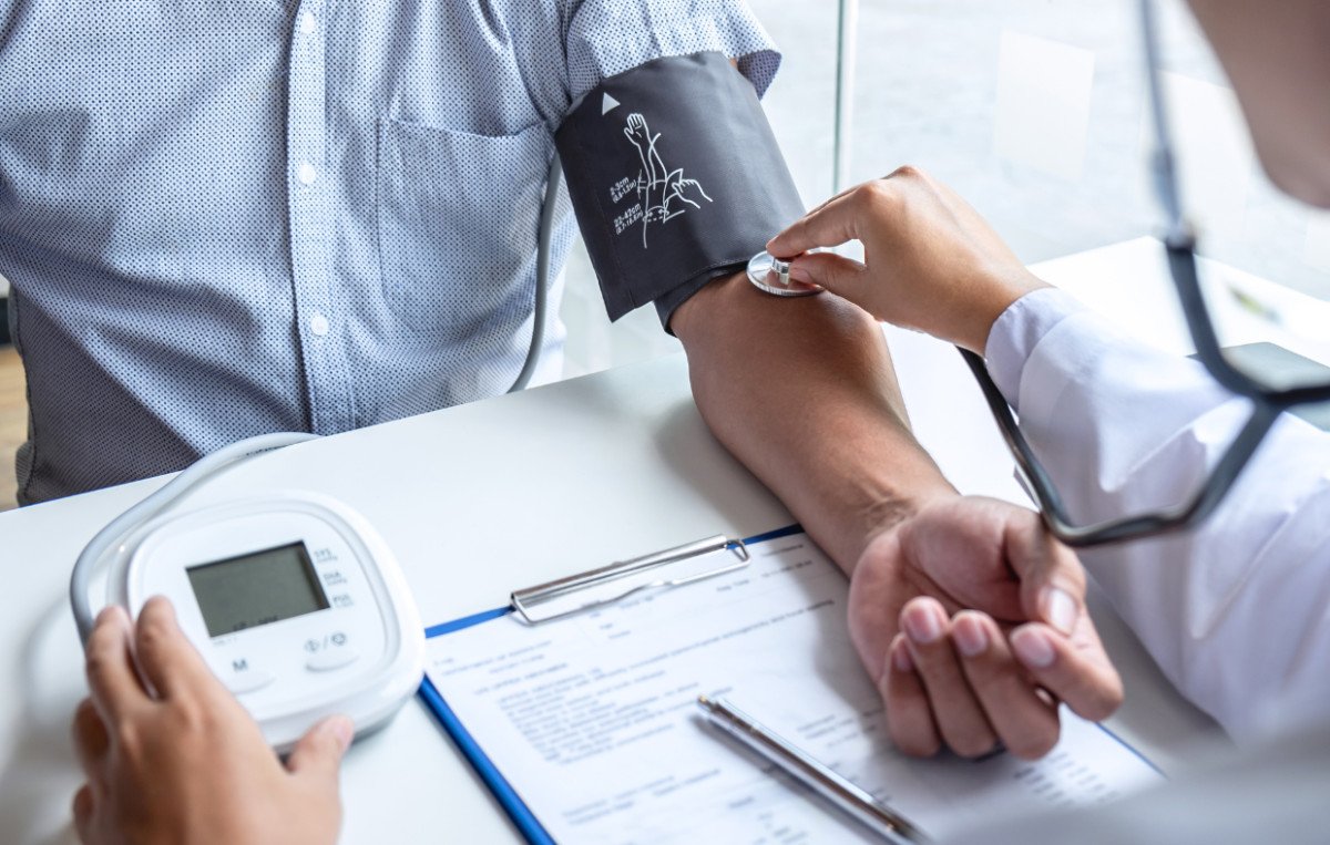 Managing Blood Pressure: Causes, Risks, and Healthy Lifestyle Tips