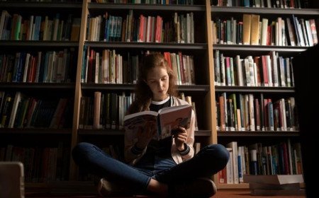 Hola Bookworms! Here’s 5 Great Science Fiction Books Everyone Should Read At Least Once